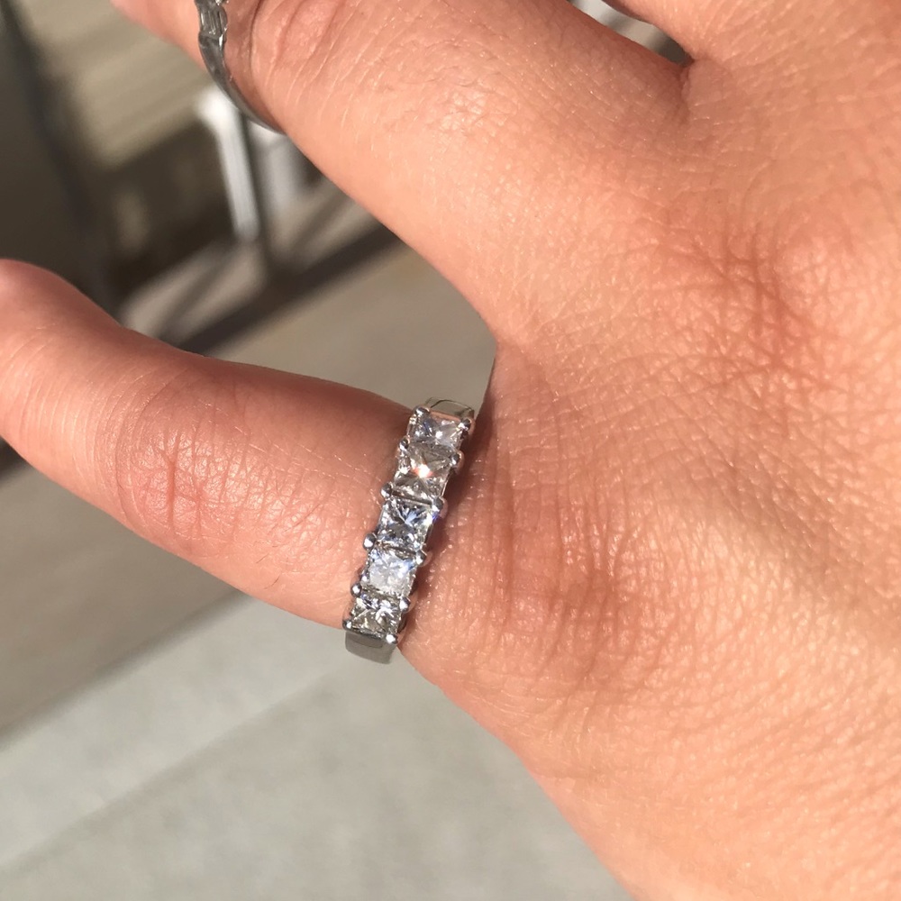 Diamond rings - Picture 4 of 8